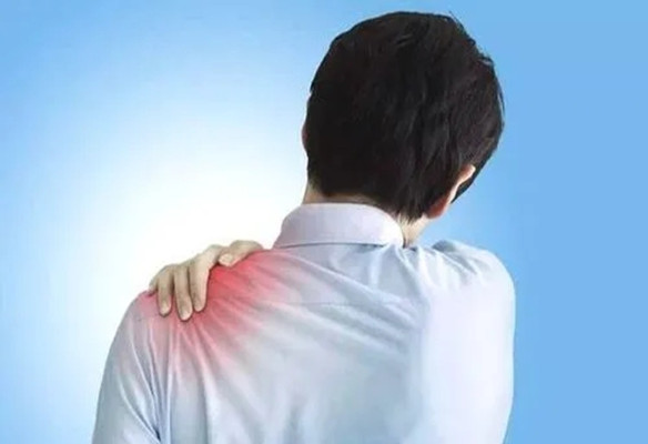 肩周炎是怎么引起的？ 不治疗会不会自己好？