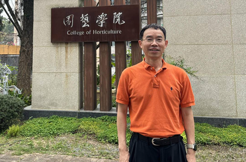 52岁大叔借助AI考人生中第二个研究生：我觉得还能再干30年